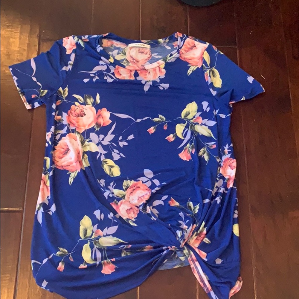 Knotted floral tee